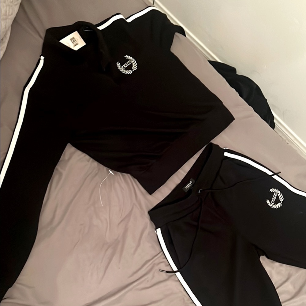 SOLD 



GUESS Black Tracksuit with White Stripes 
TOP and BOTTOM SETS